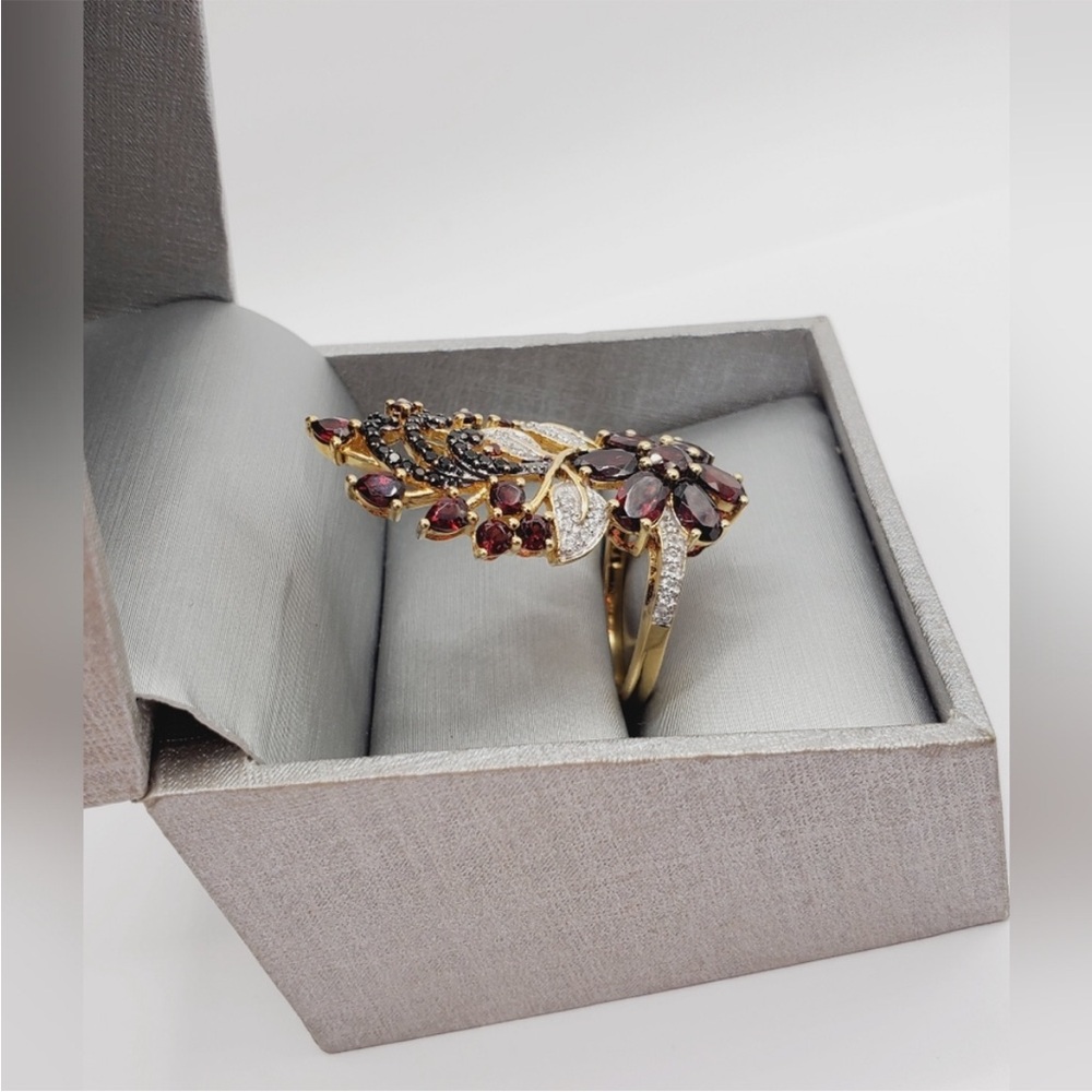 Genuine Garnet - White Topaz - Black Spinel Yellow Gold / 925 Silver Flower Ring - Picture 2 of 7